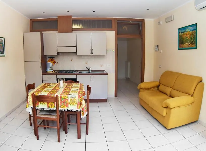 Casa Facchinetti Yellow Apartment Malcesine Italy